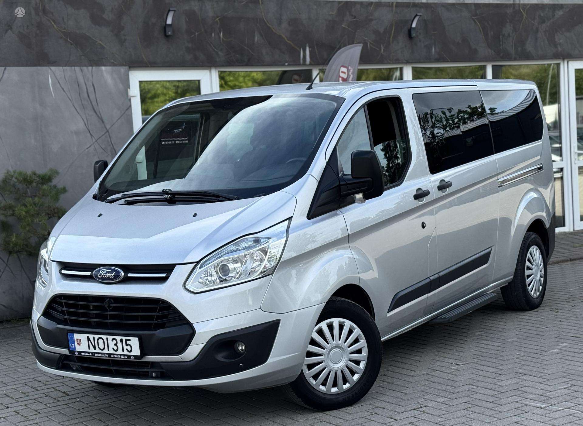 Ford Tourneo Custom.