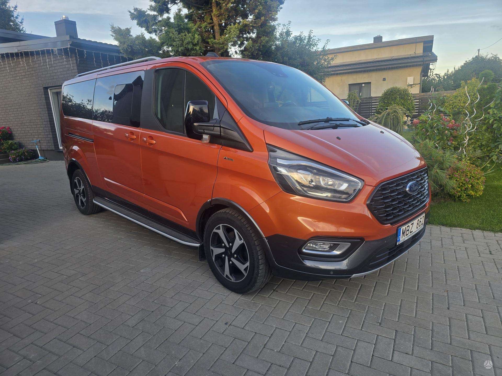 Ford Tourneo Custom.