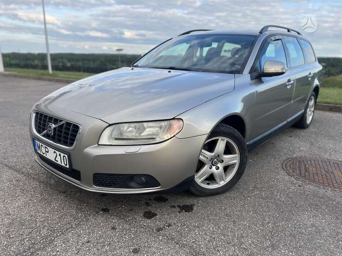 Volvo V70.