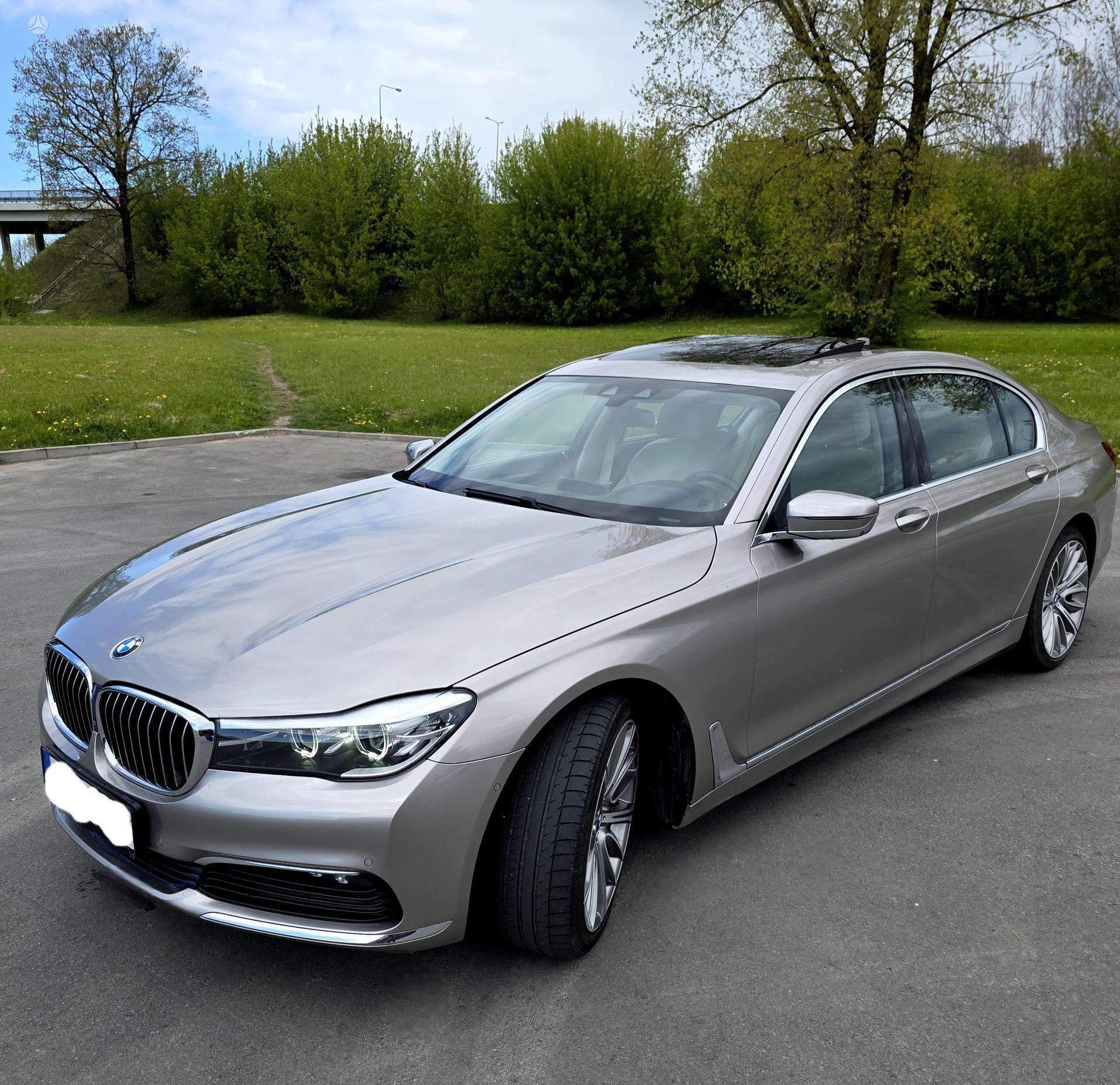 BMW 740.