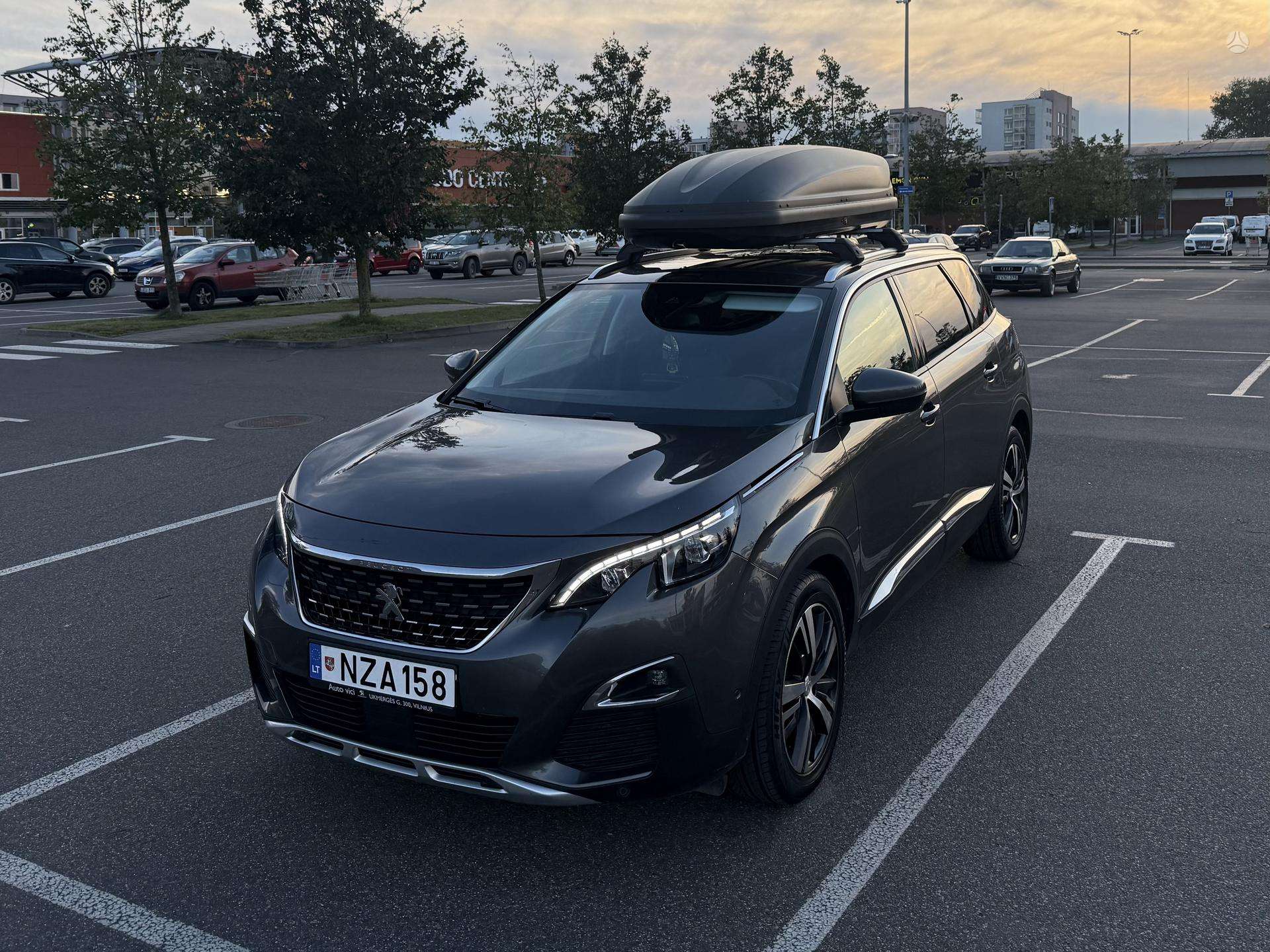 Peugeot 5008.