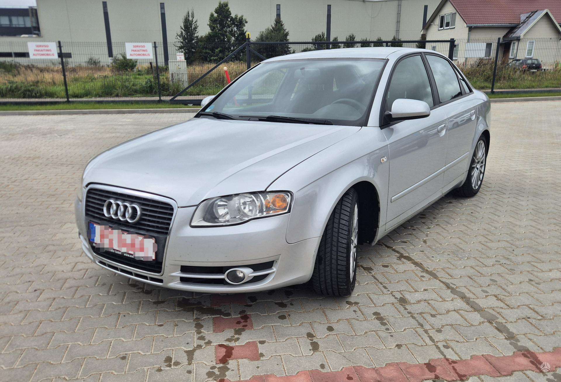 Audi A4.