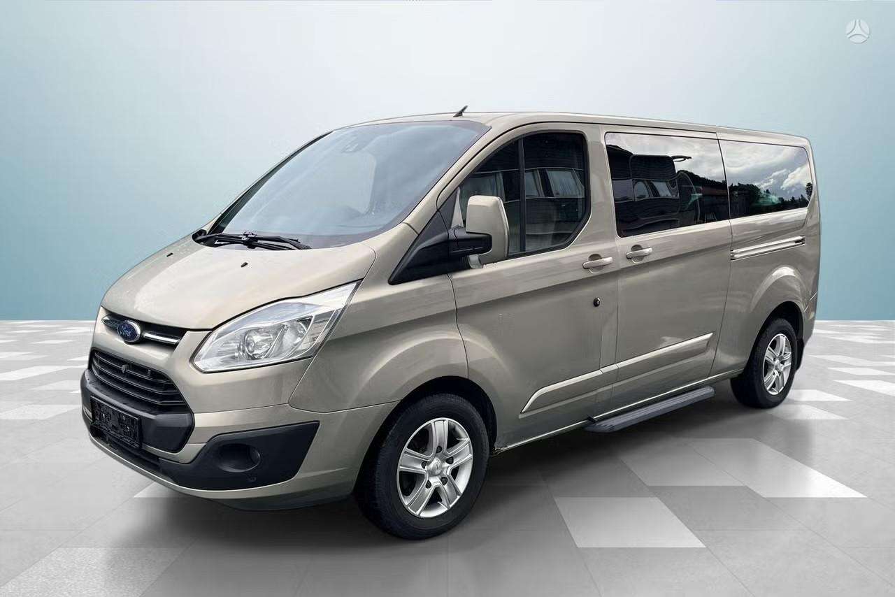Ford Tourneo Custom.
