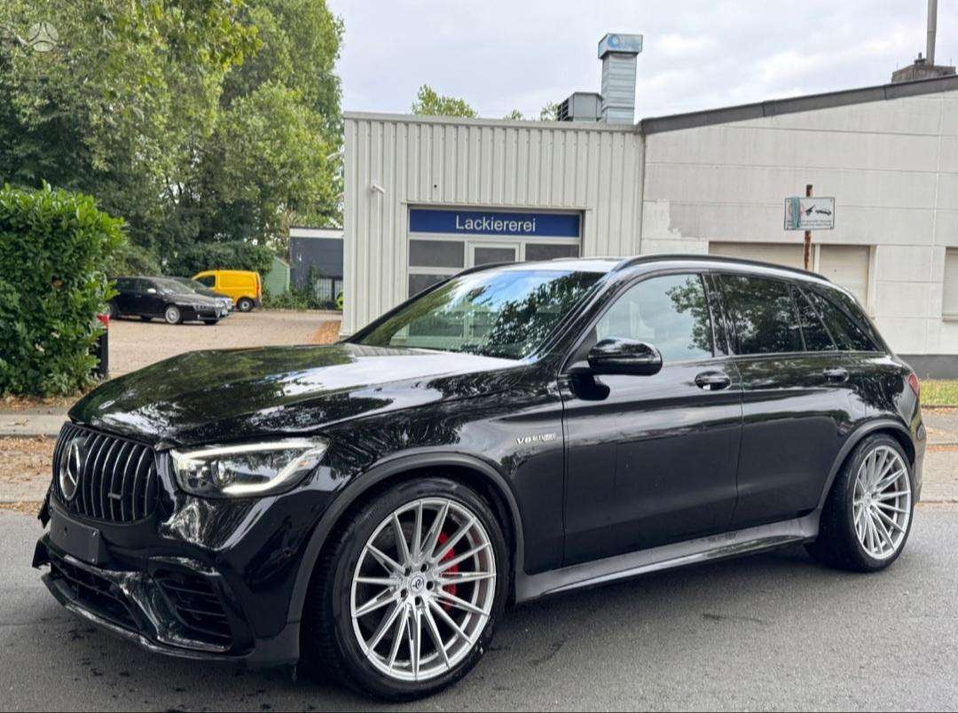 Mercedes-Benz GLC63 AMG