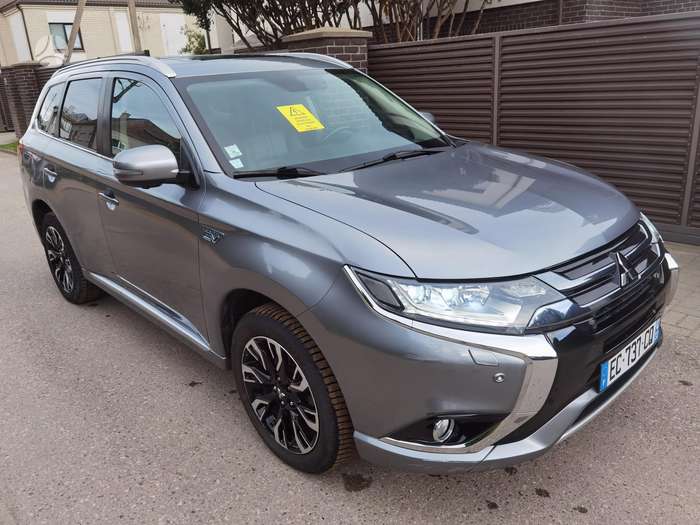 Mitsubishi Outlander.