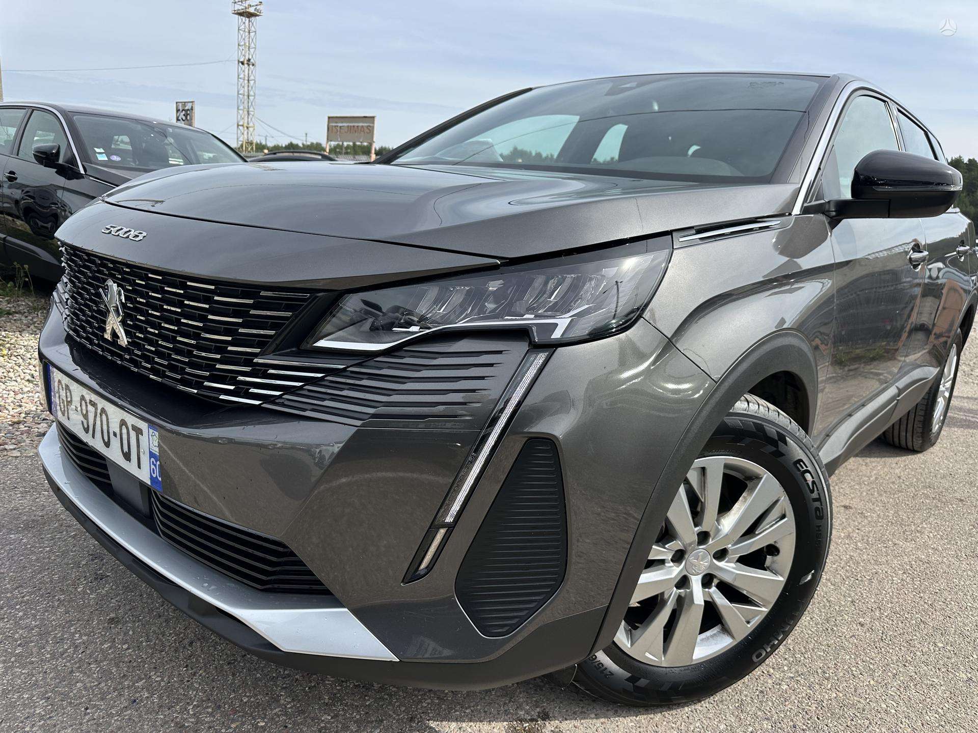 Peugeot 5008.