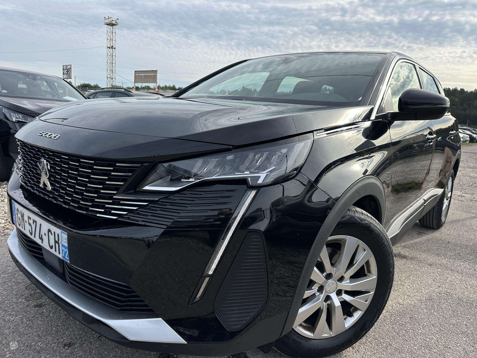 Peugeot 5008.