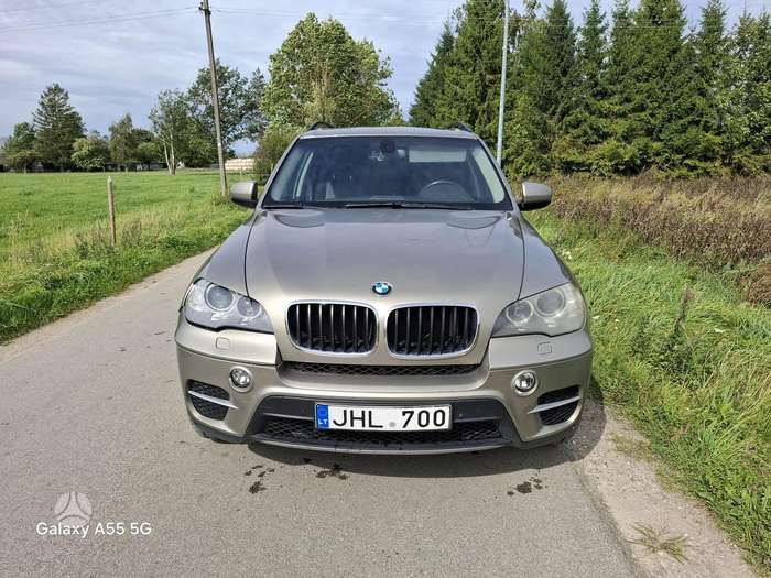BMW X5.
