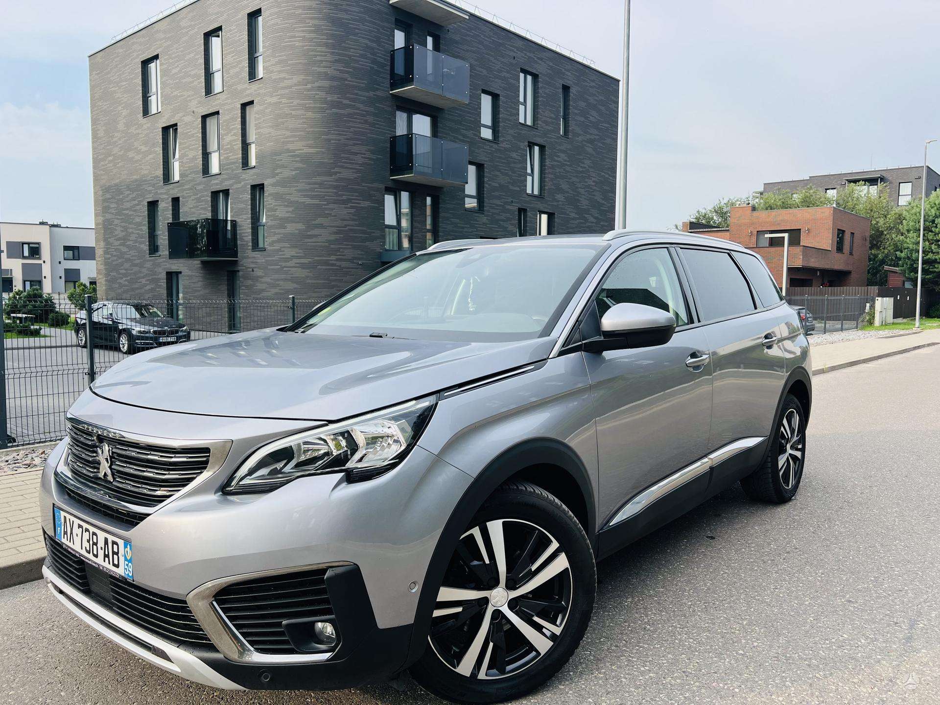 Peugeot 5008.