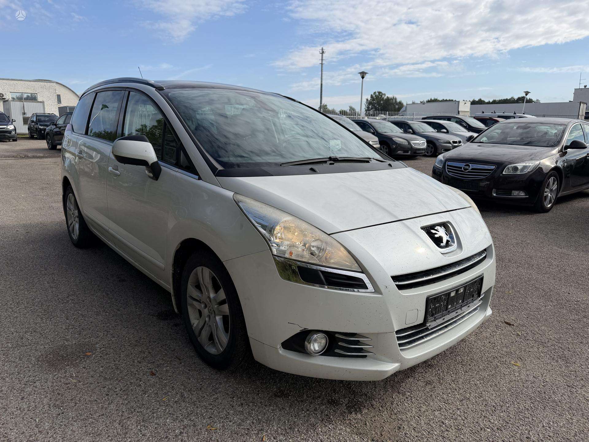 Peugeot 5008.