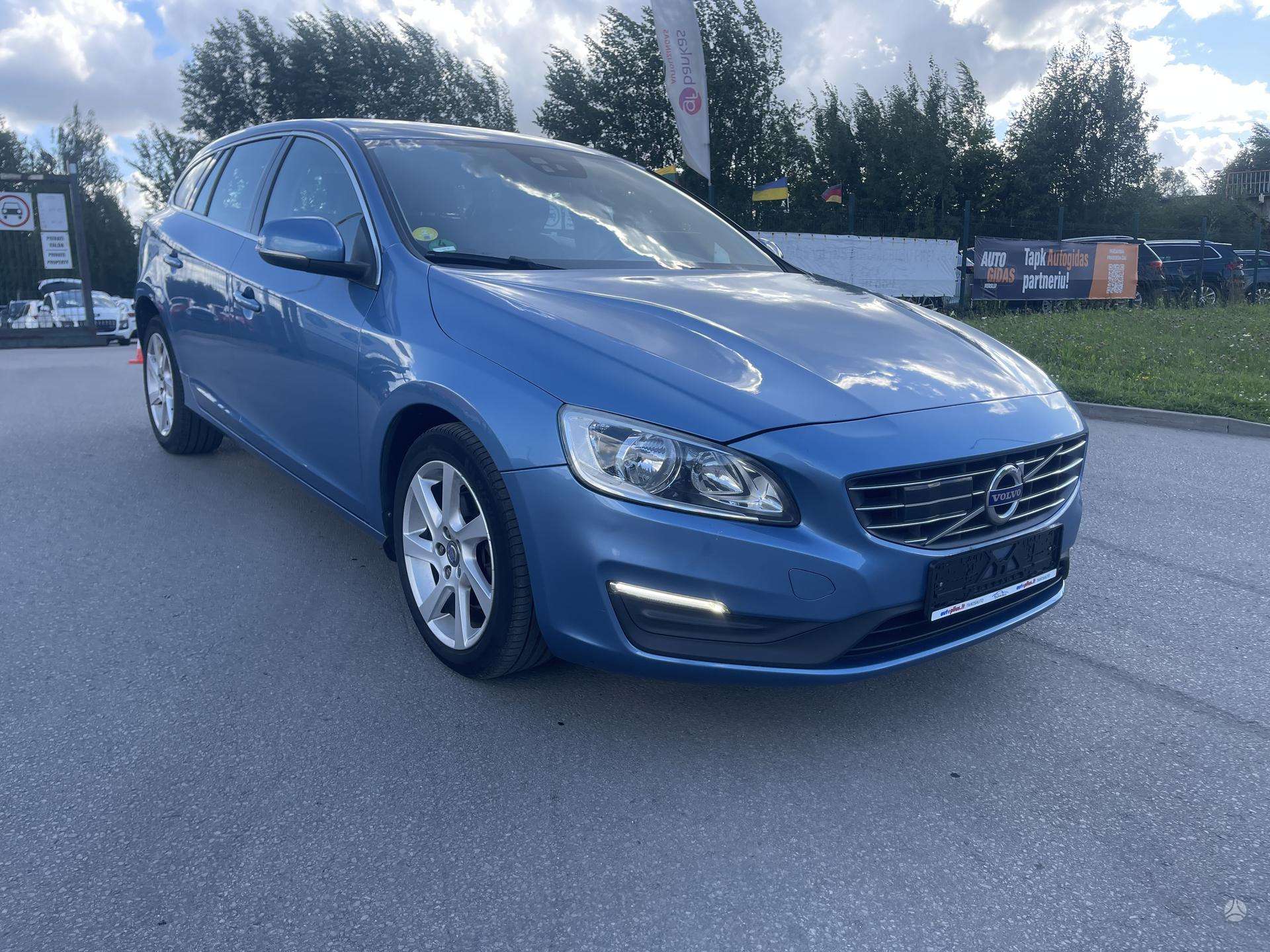 Volvo V60.