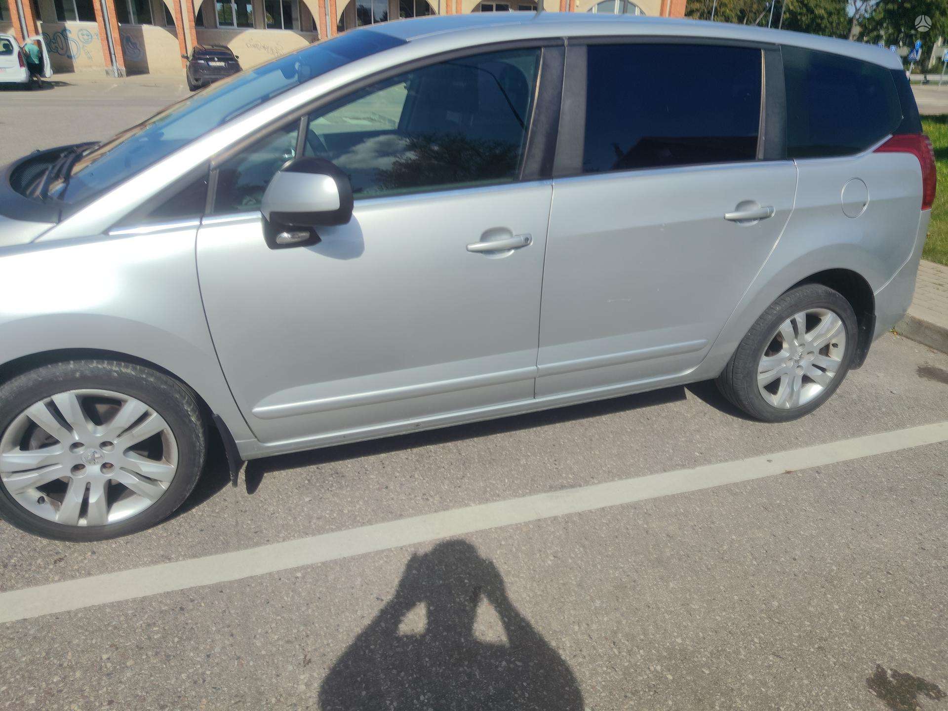 Peugeot 5008.
