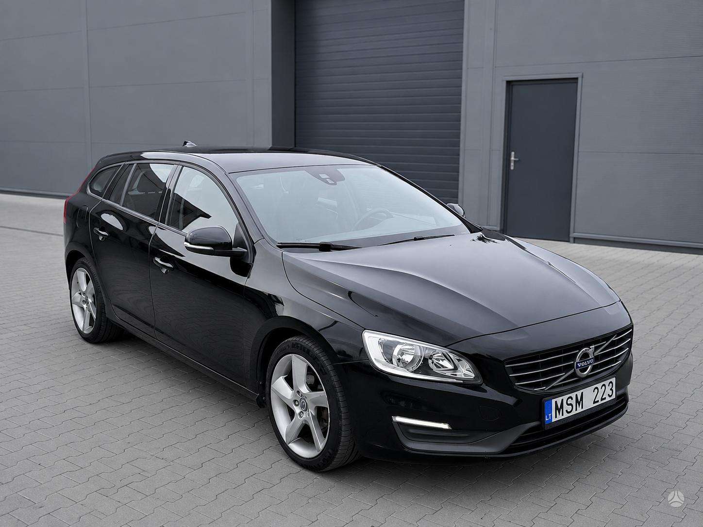 Volvo V60.