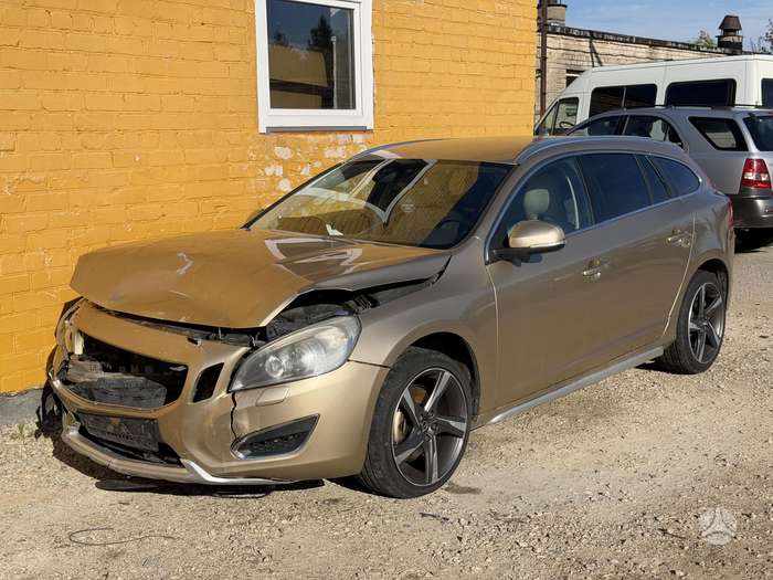 Volvo V60.