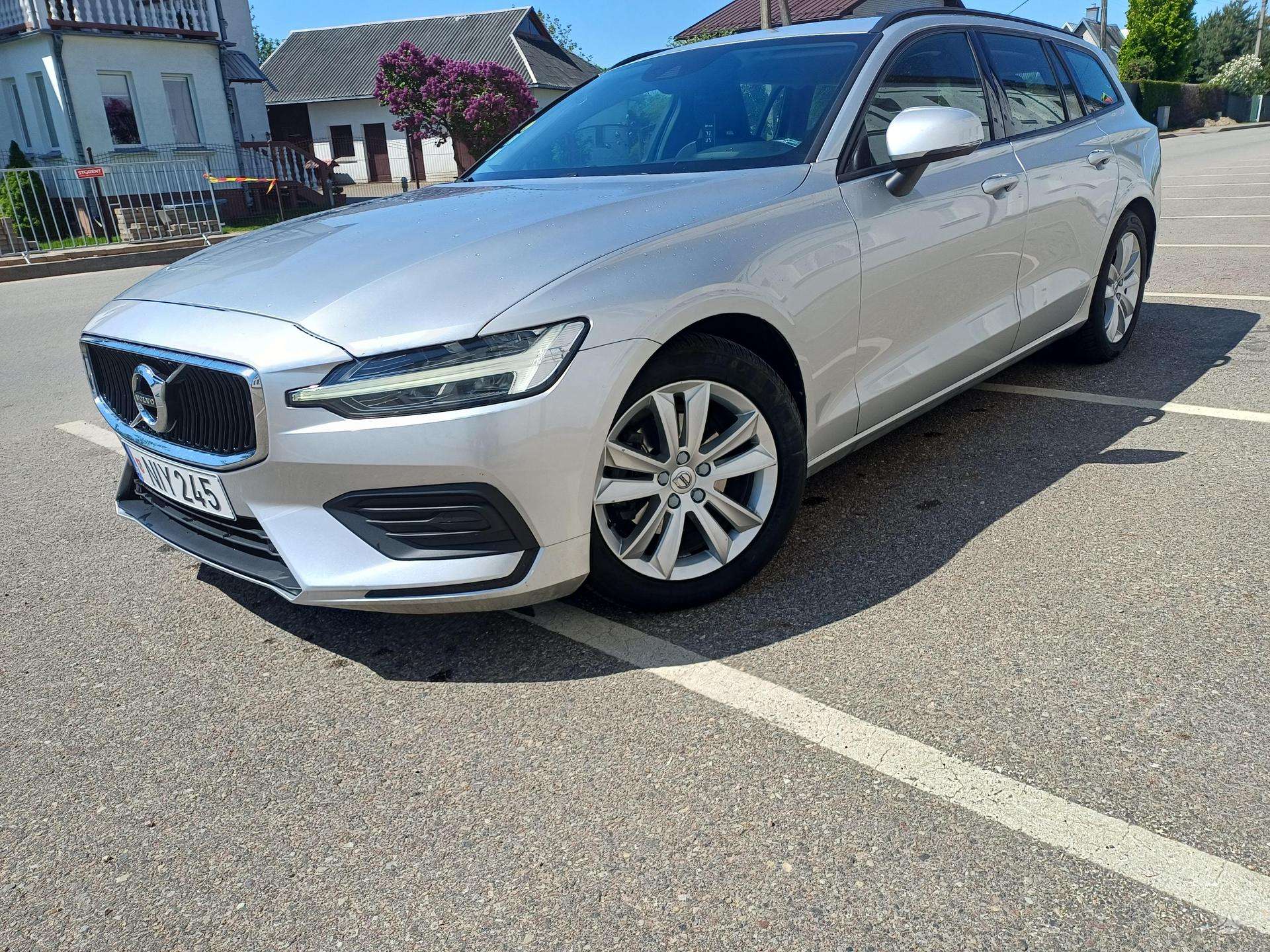 Volvo V60.