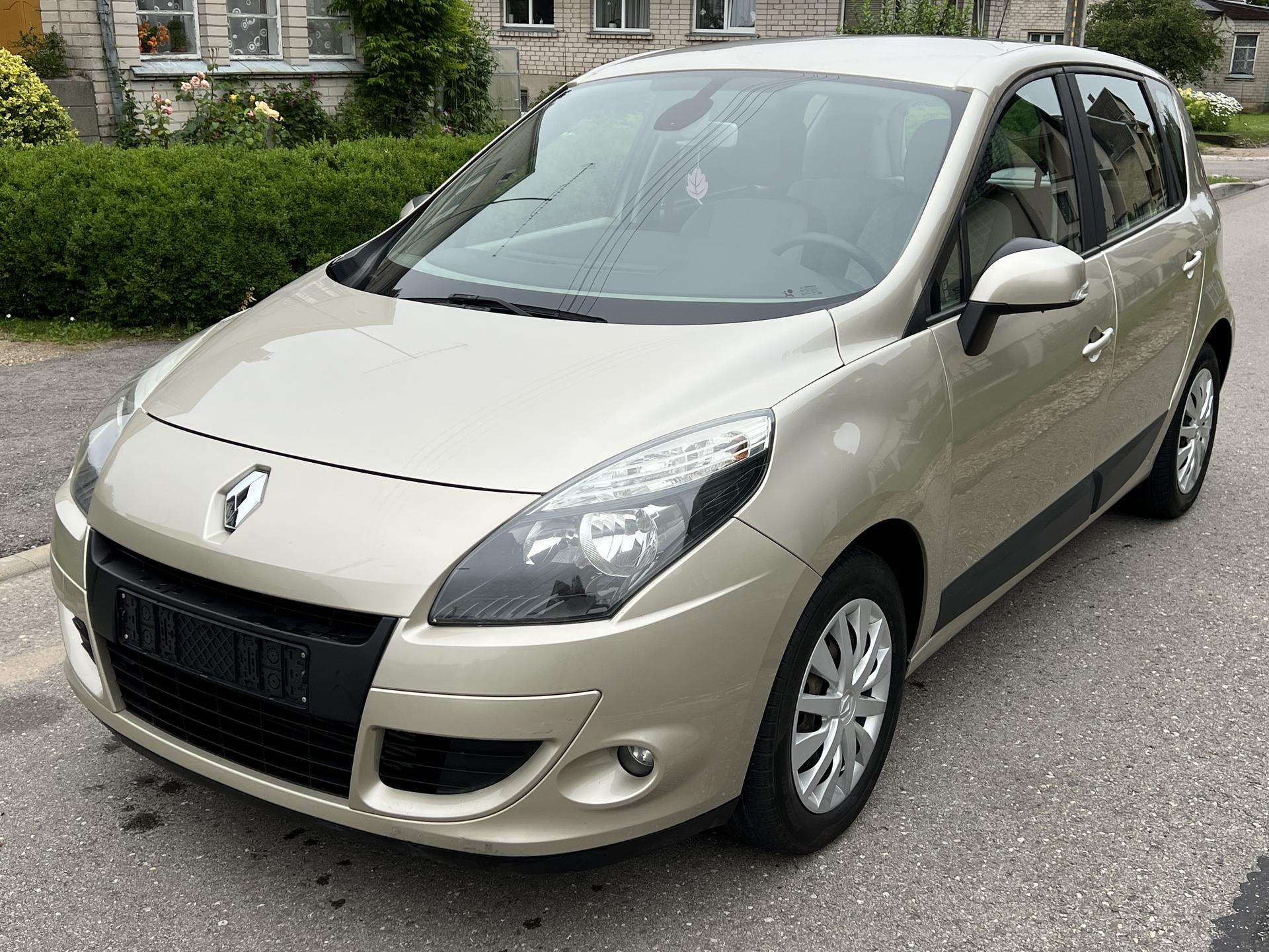Renault Scenic.
