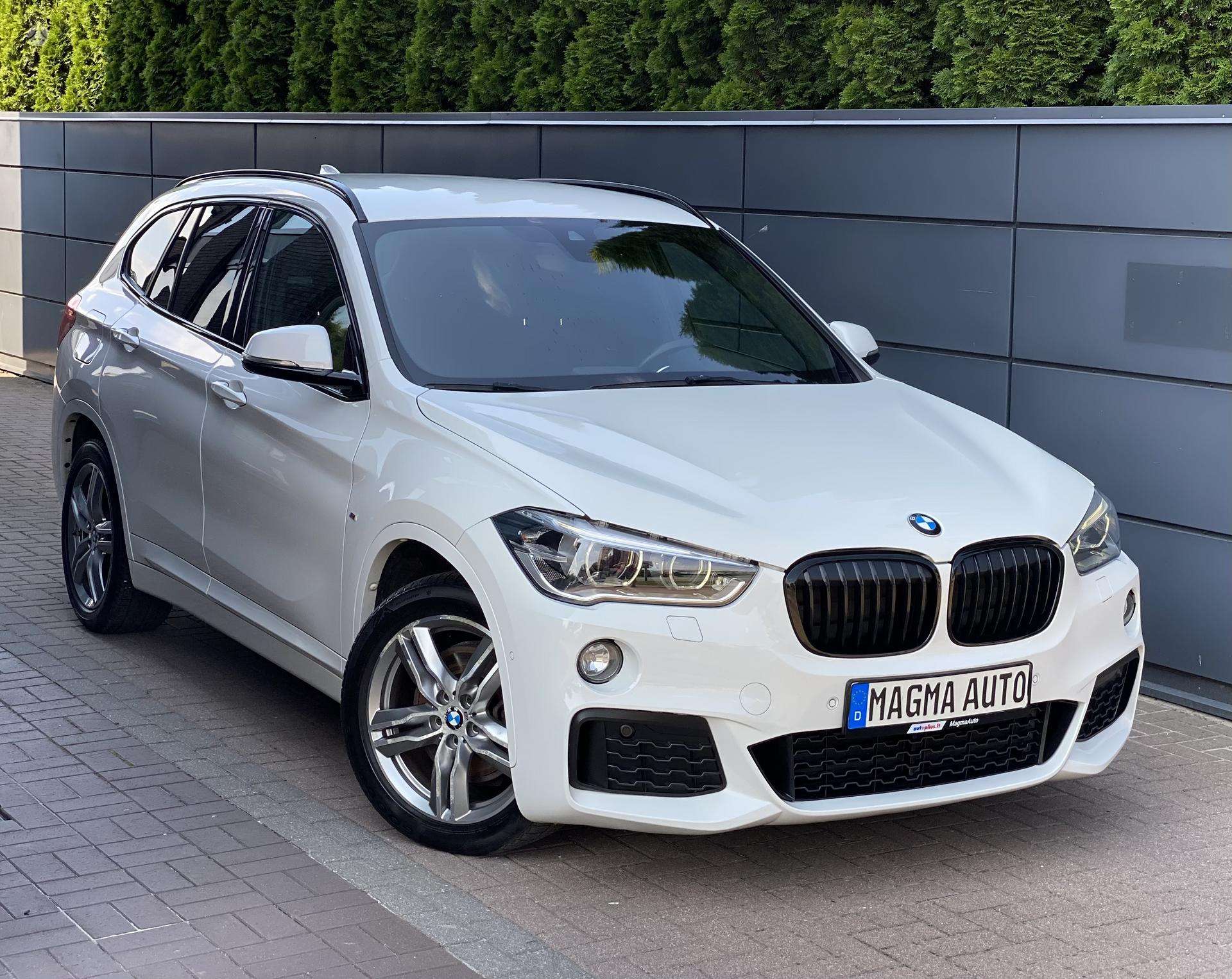 BMW X1.