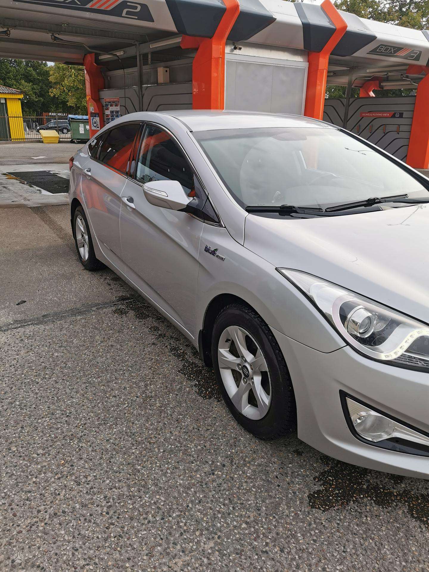 Hyundai i40.