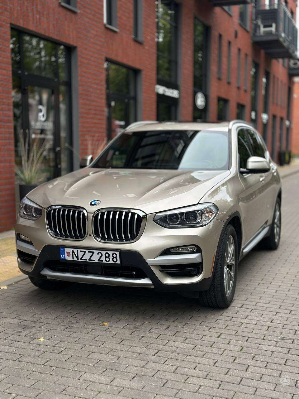 BMW X3.