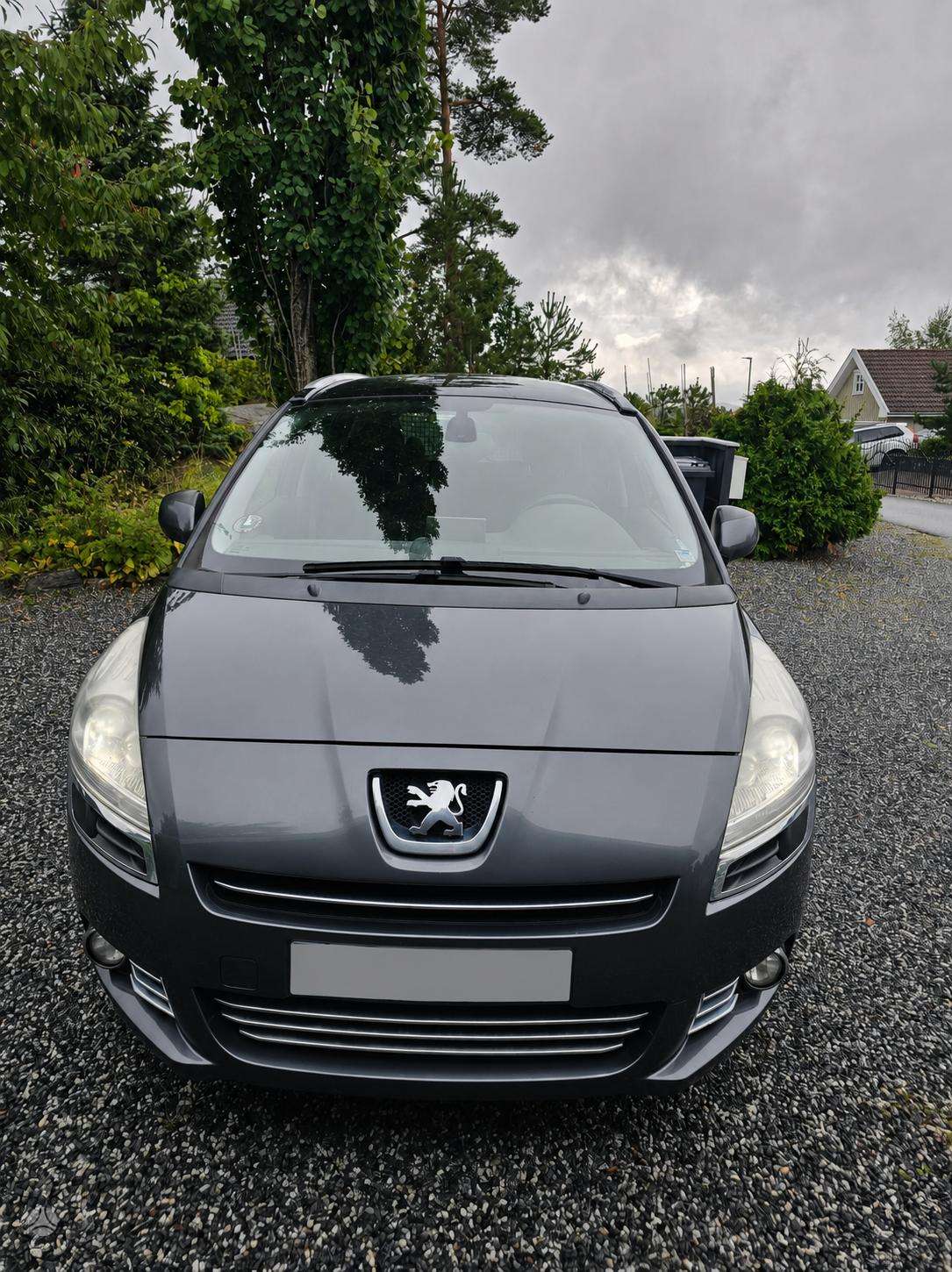Peugeot 5008.