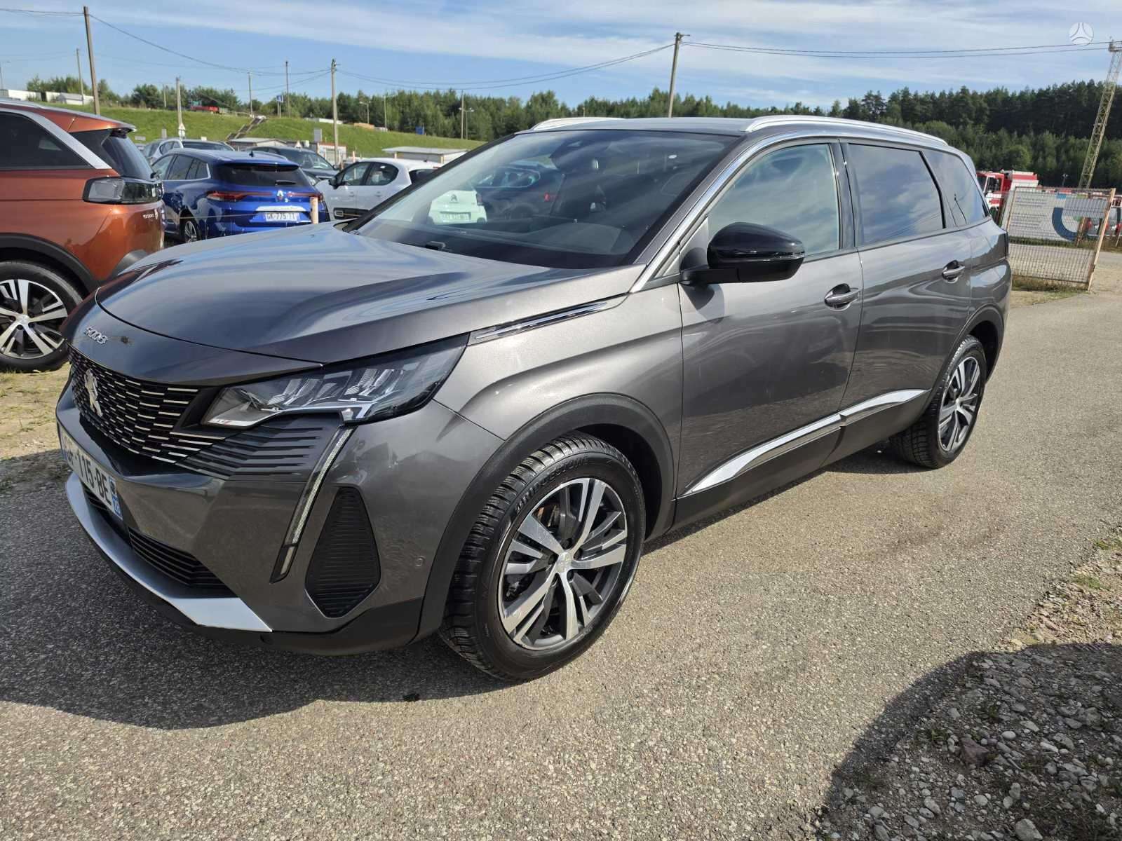 Peugeot 5008.