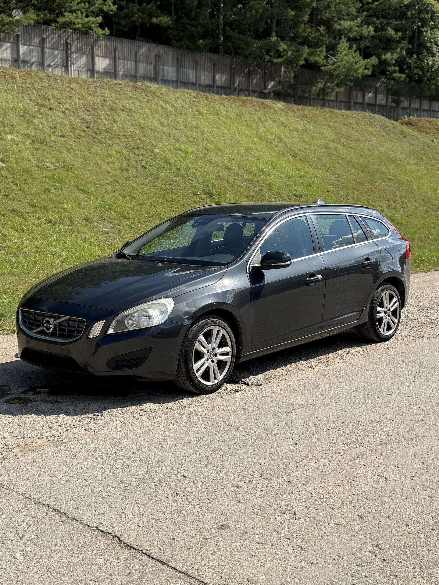 Volvo V60.
