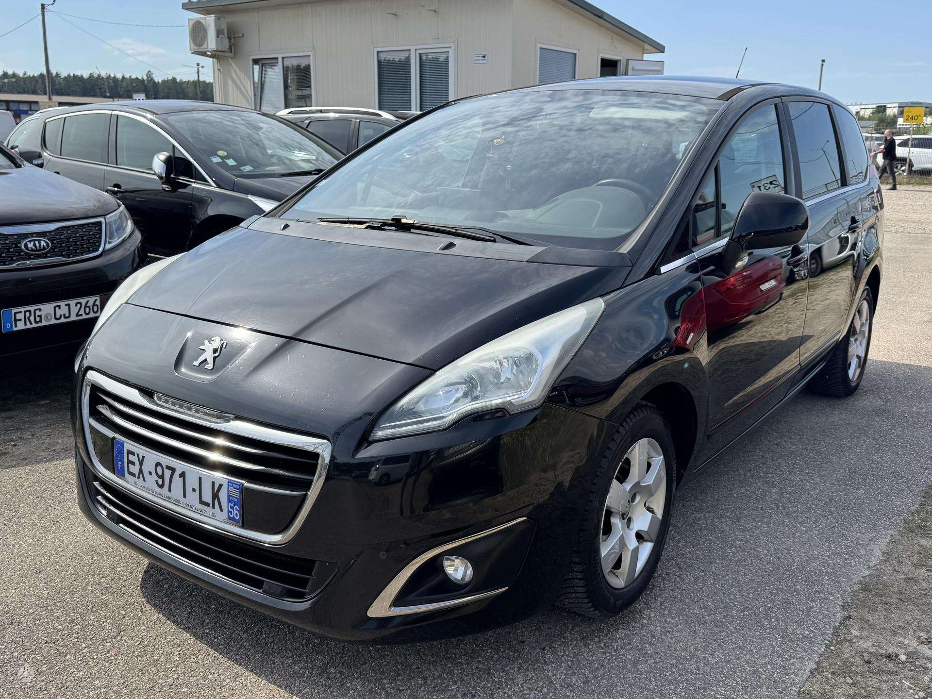 Peugeot 5008.
