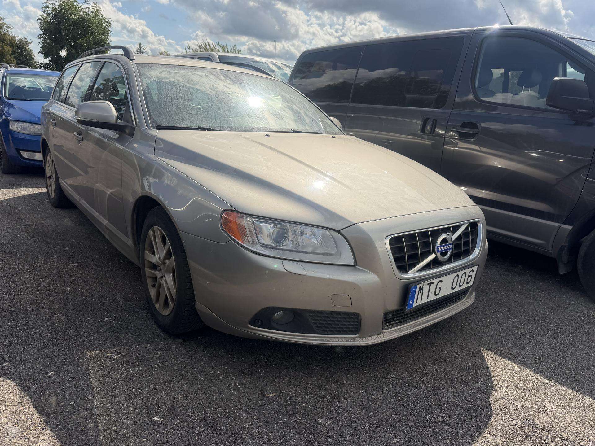 Volvo V70.