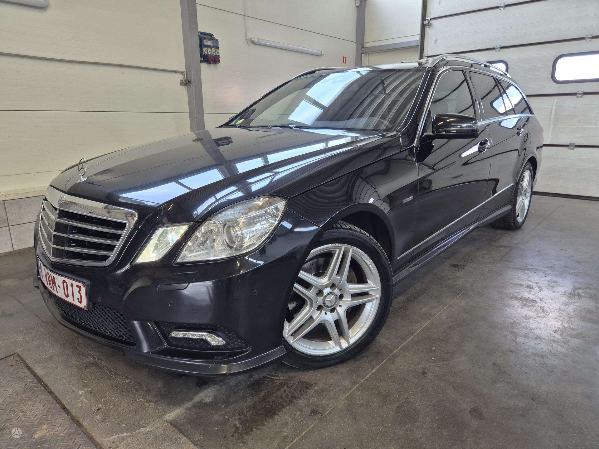 Mercedes-Benz E350.