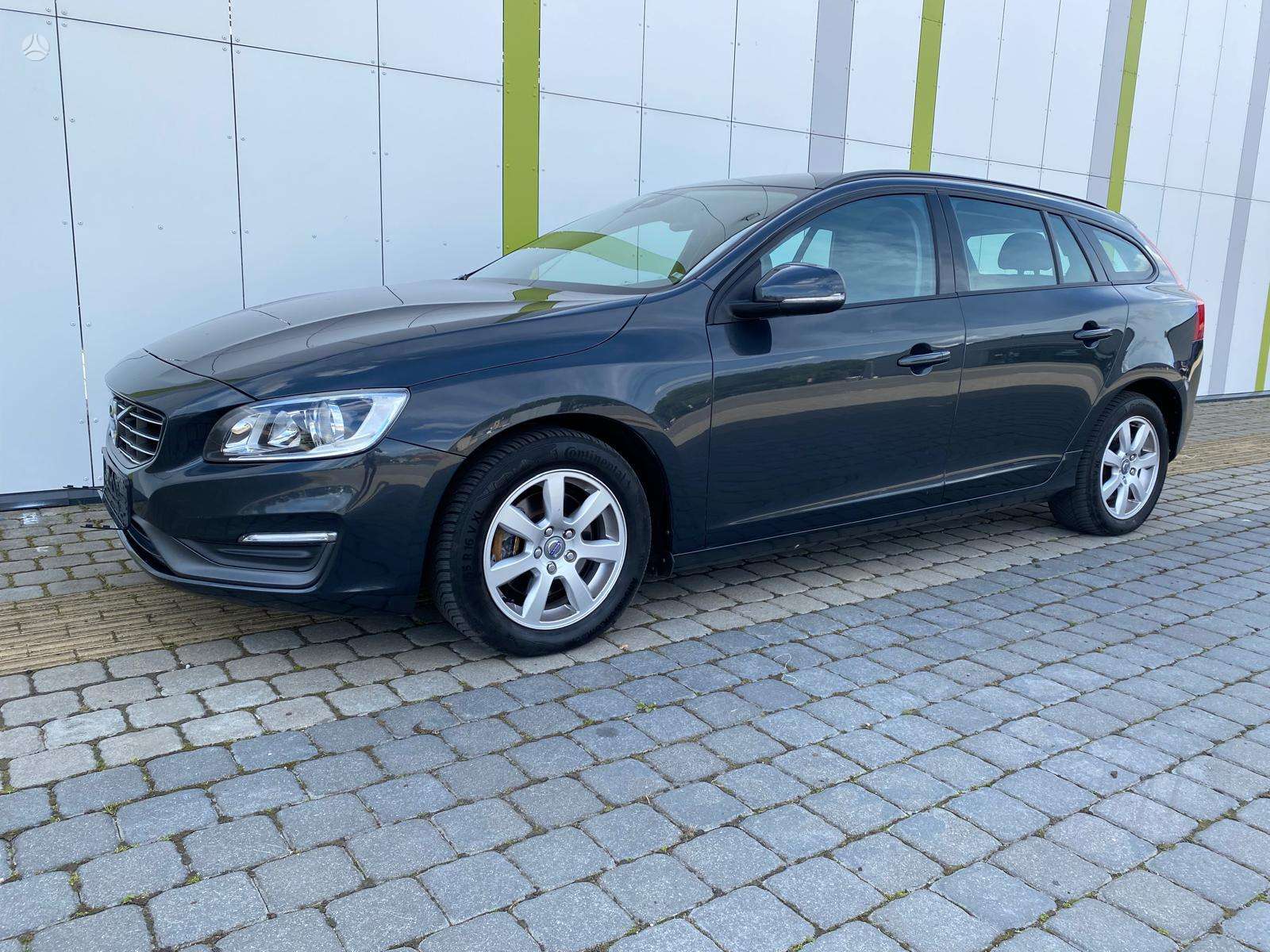 Volvo V60.