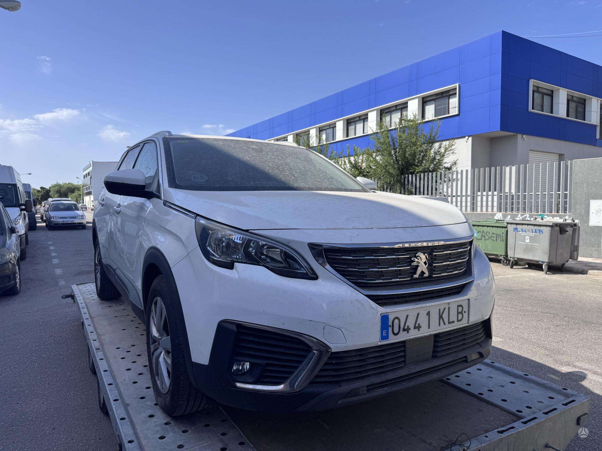 Peugeot 5008.