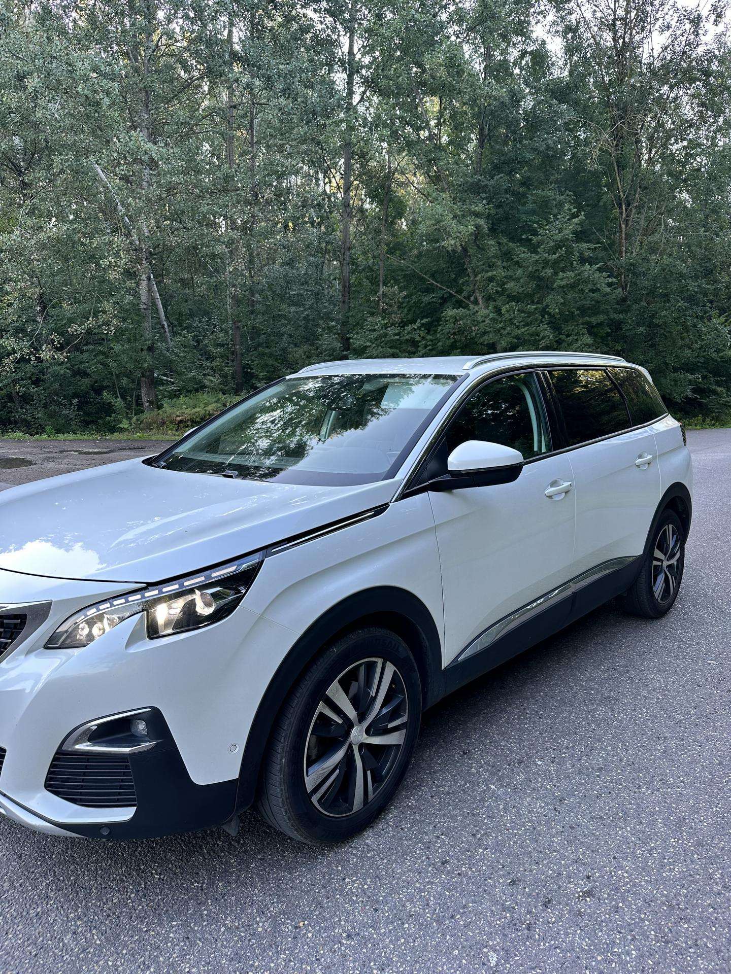 Peugeot 5008.