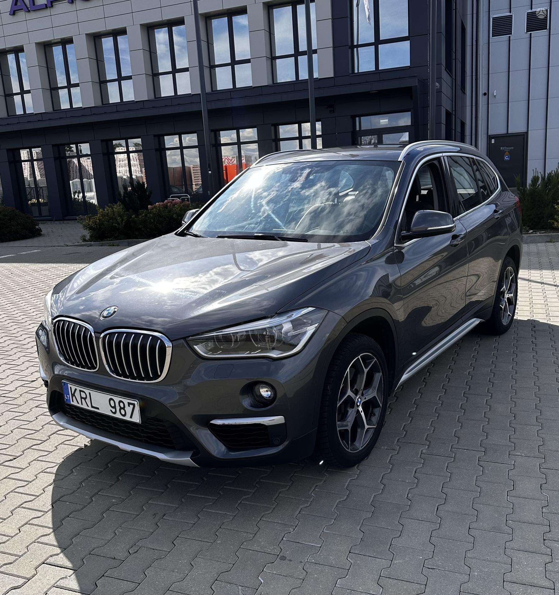 BMW X1.