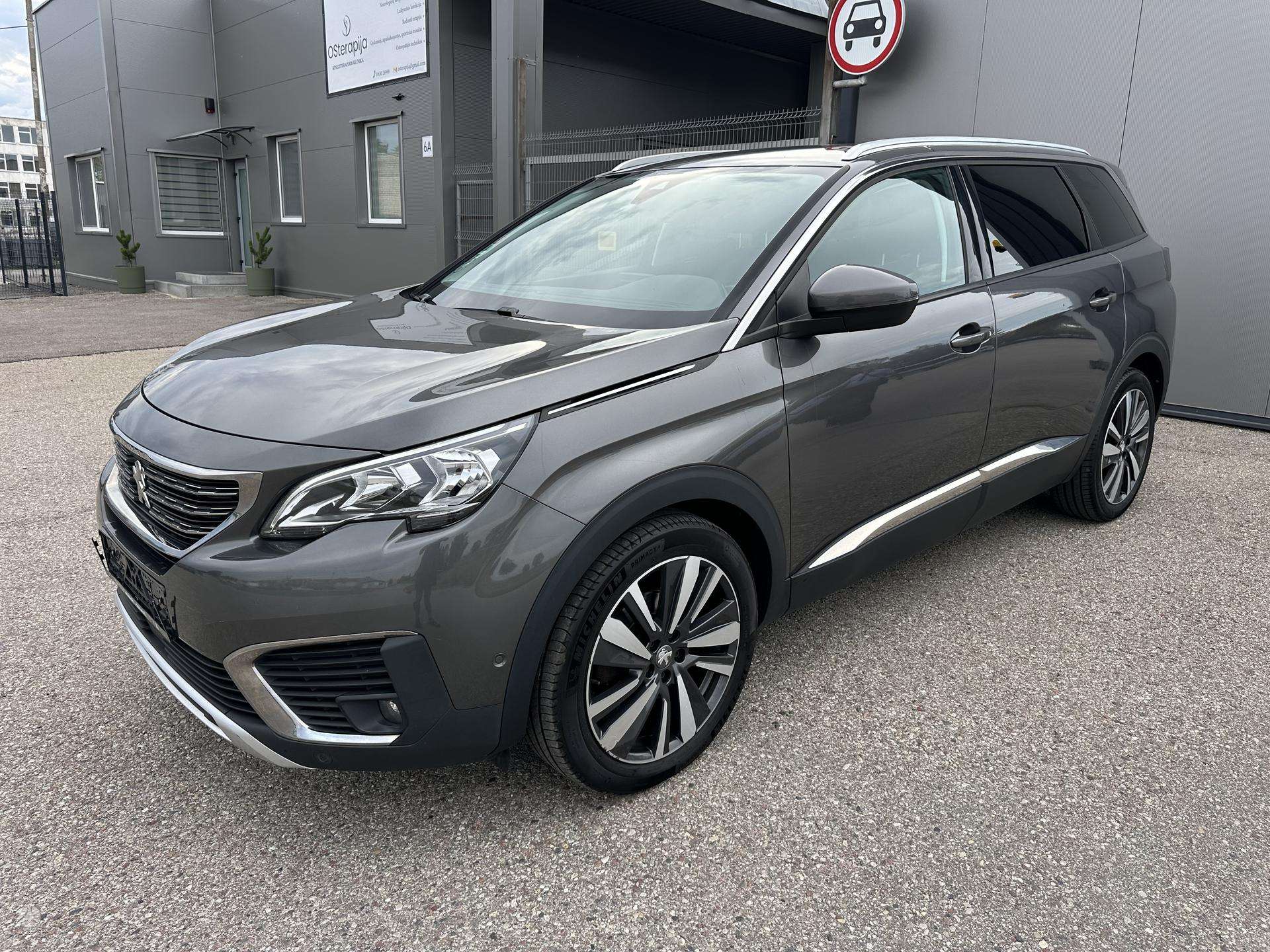 Peugeot 5008.