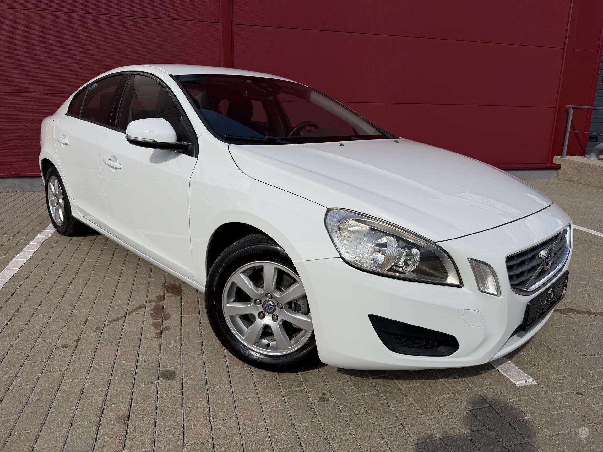 Volvo S60.