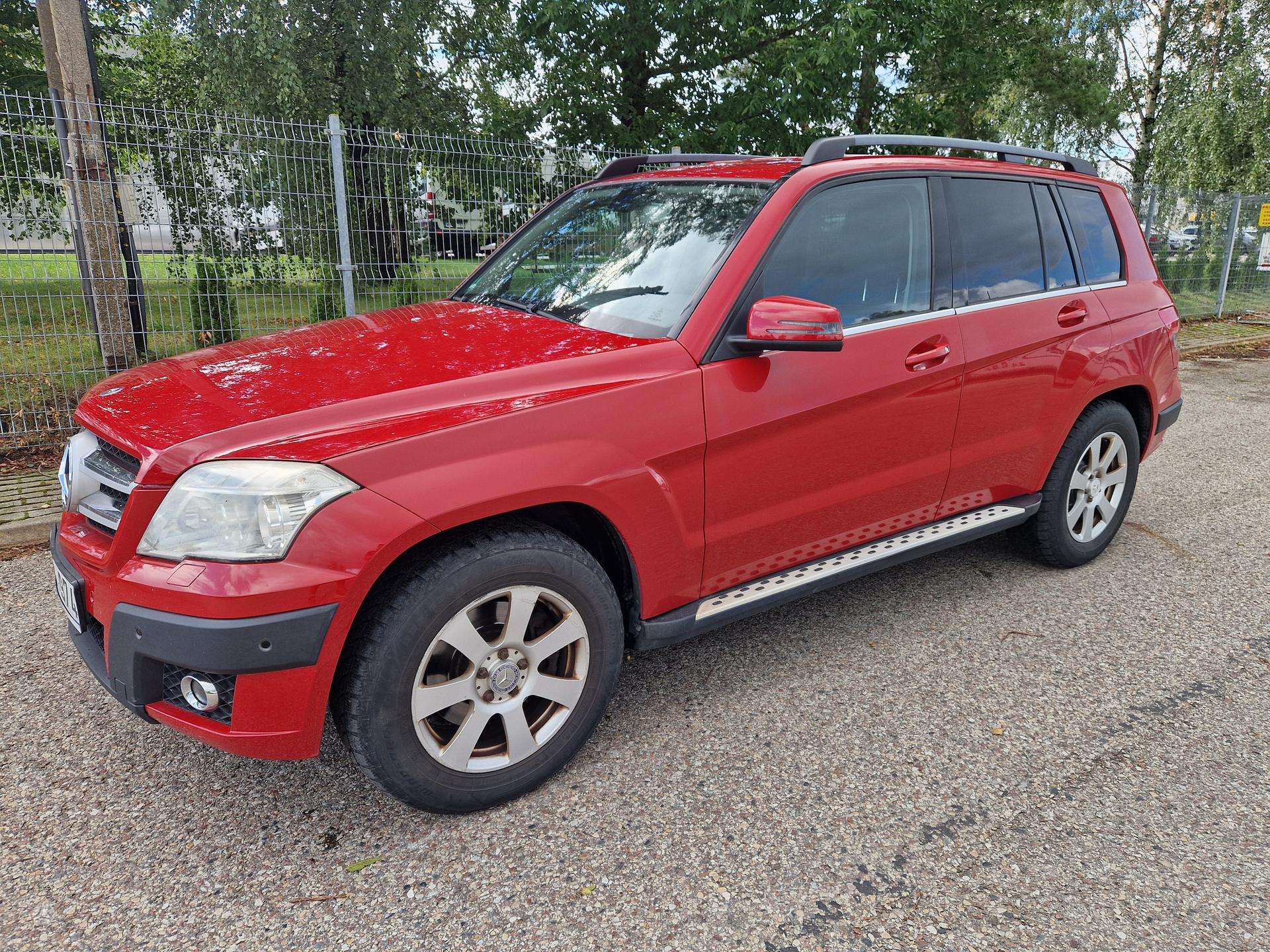 Mercedes-Benz GLK320.