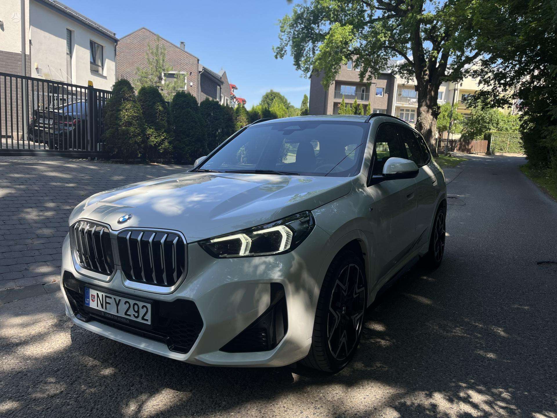 BMW X1.