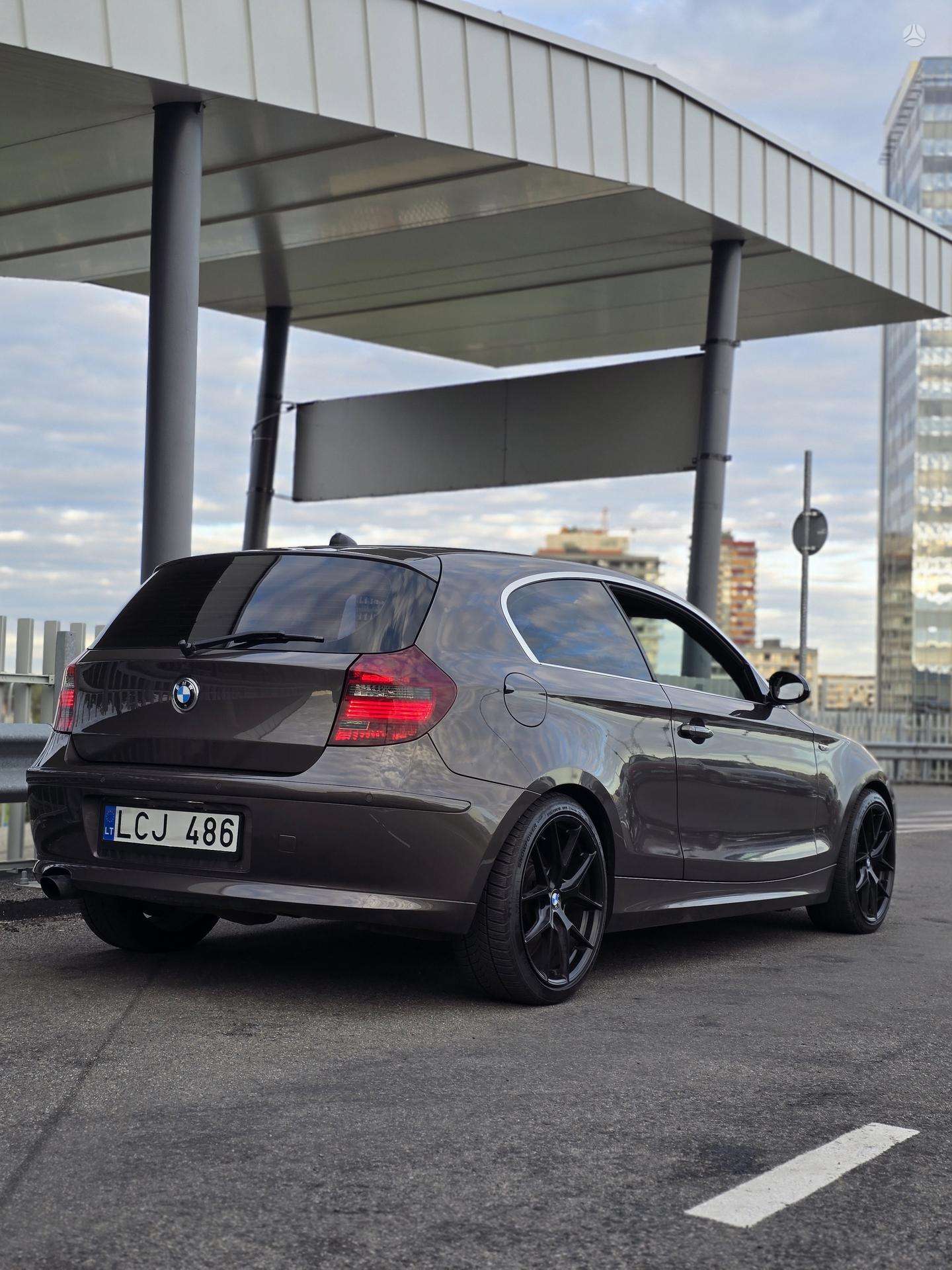 BMW 123.