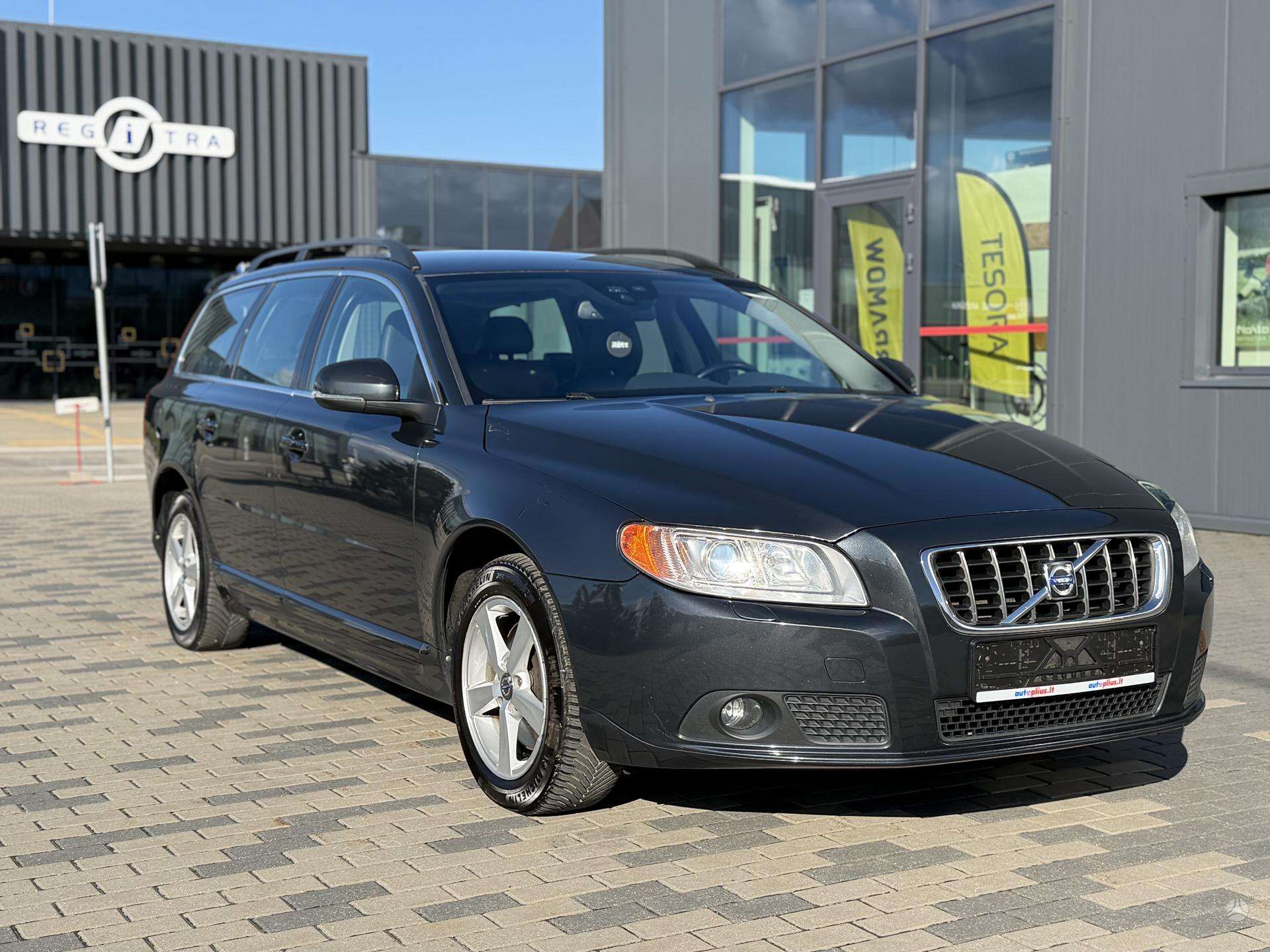 Volvo V70.