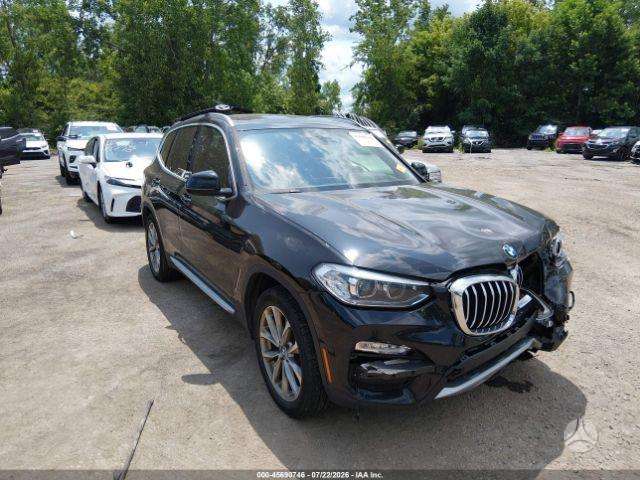 BMW X3.