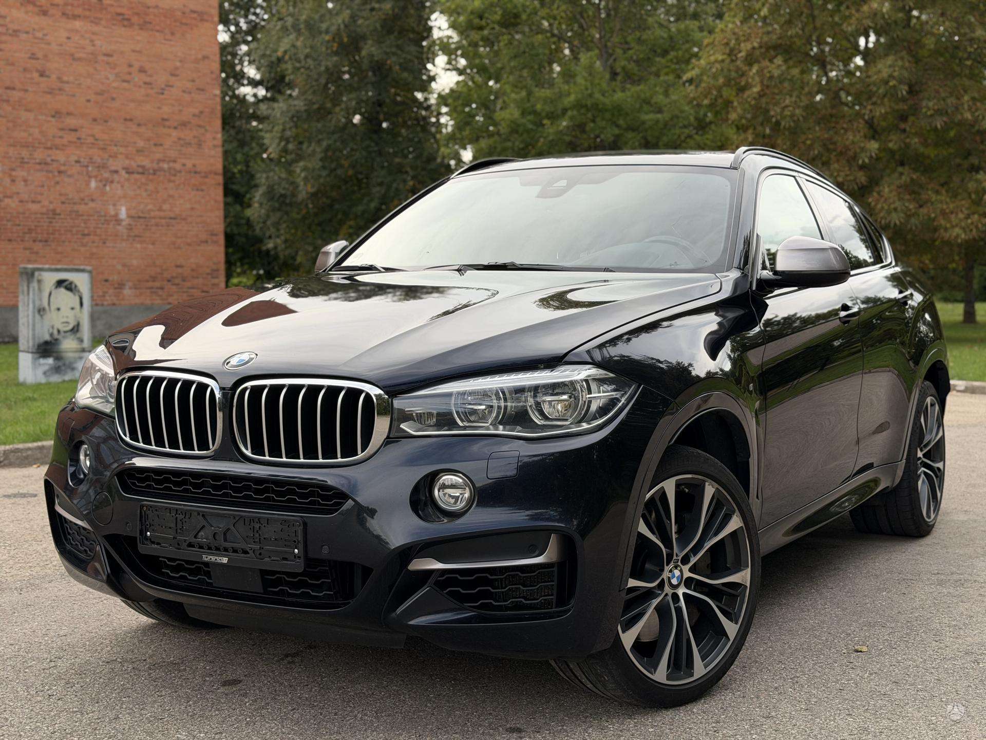 BMW X6.