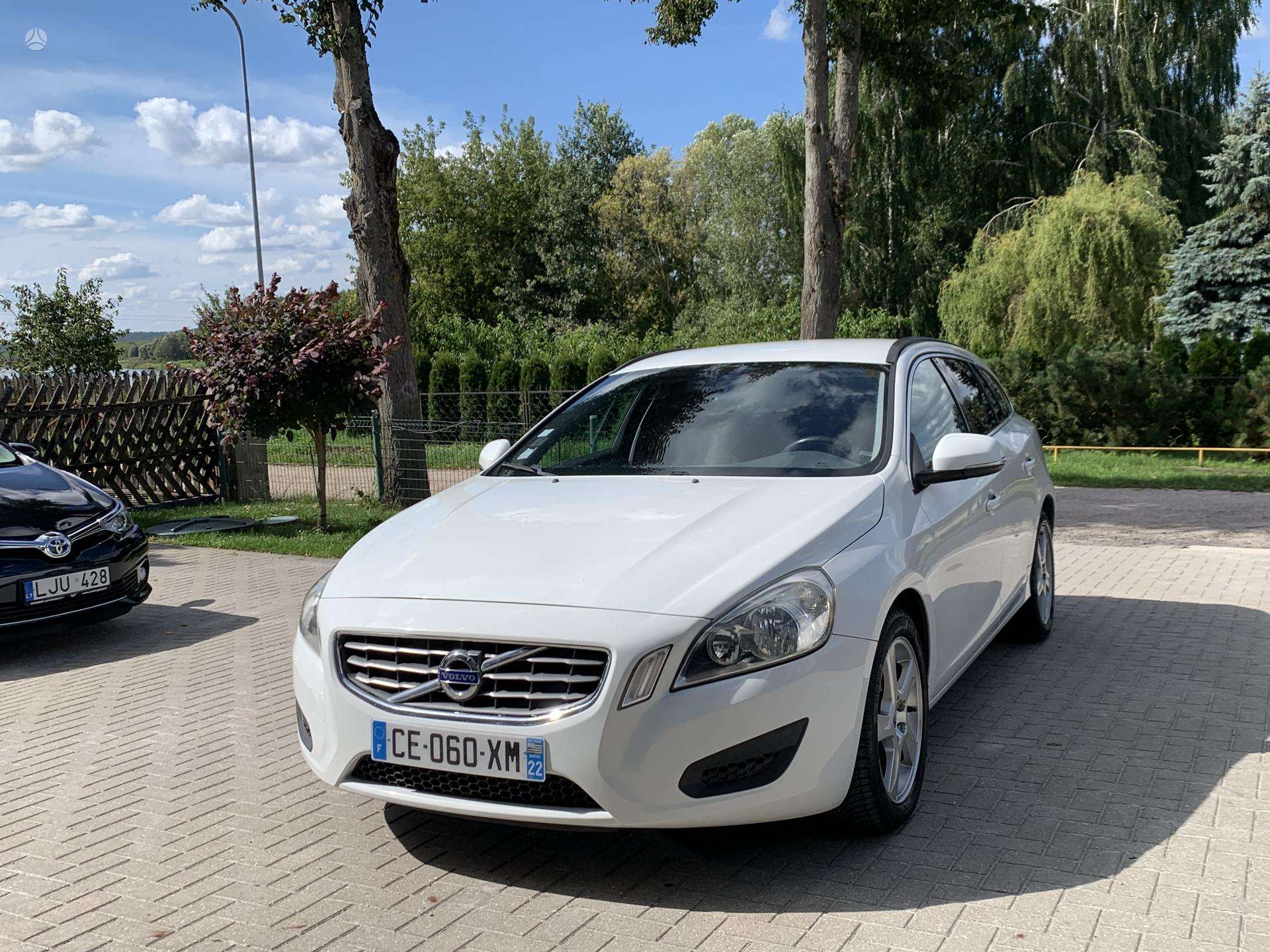Volvo V60.