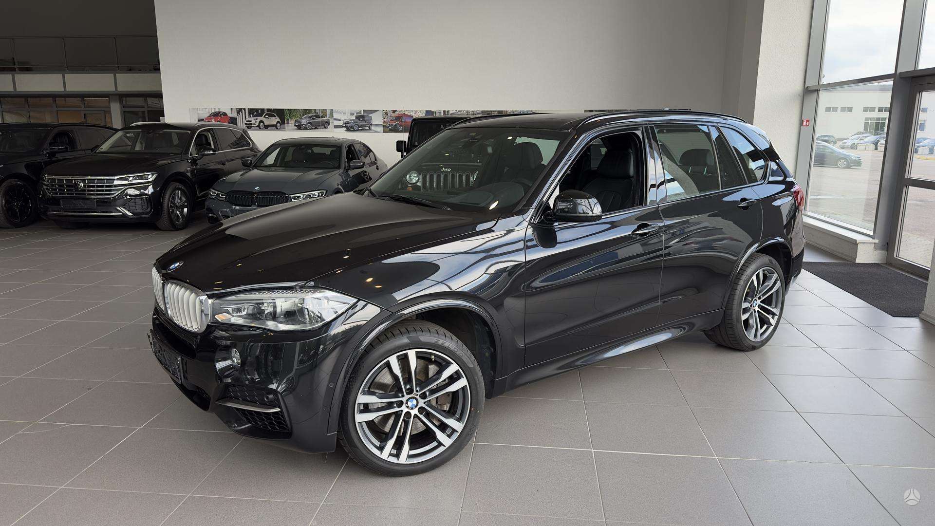BMW X5.