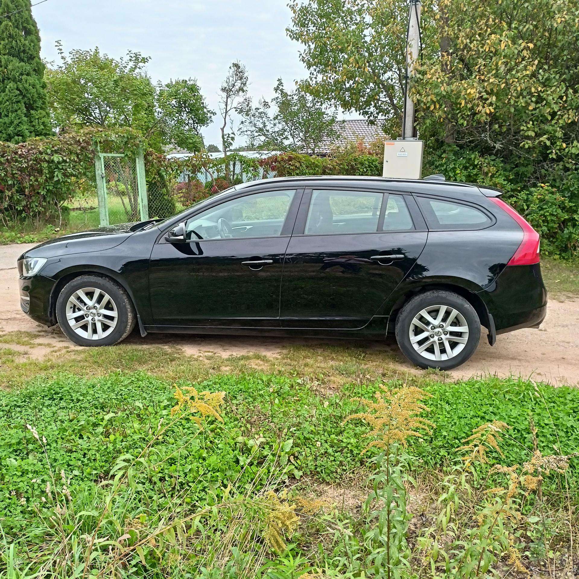 Volvo V60.