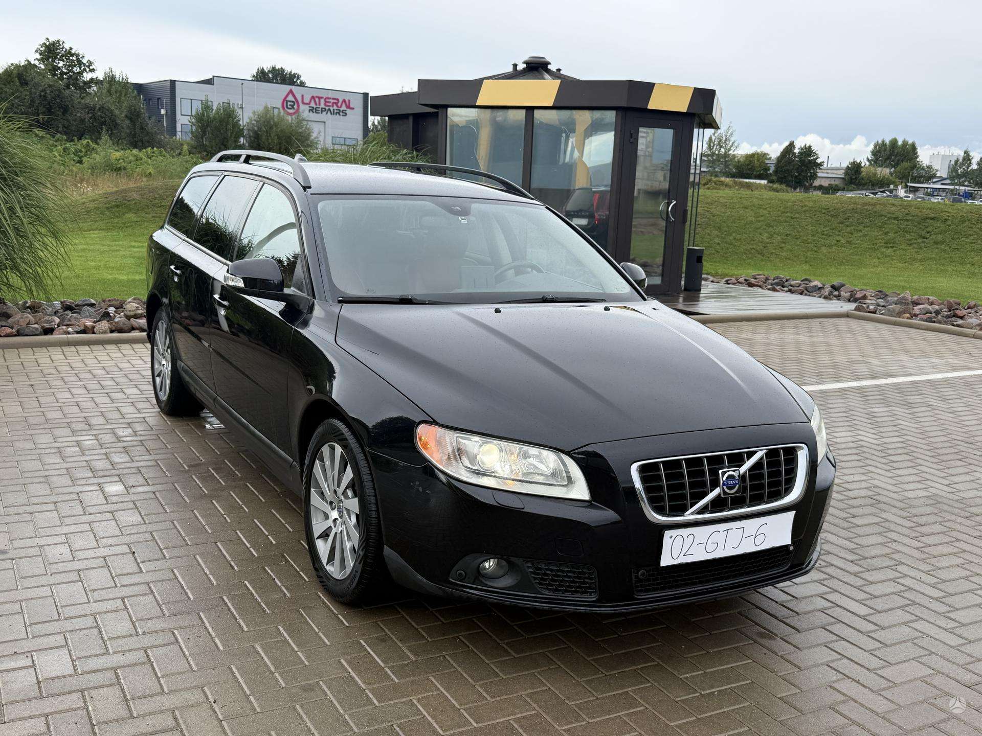 Volvo V70.
