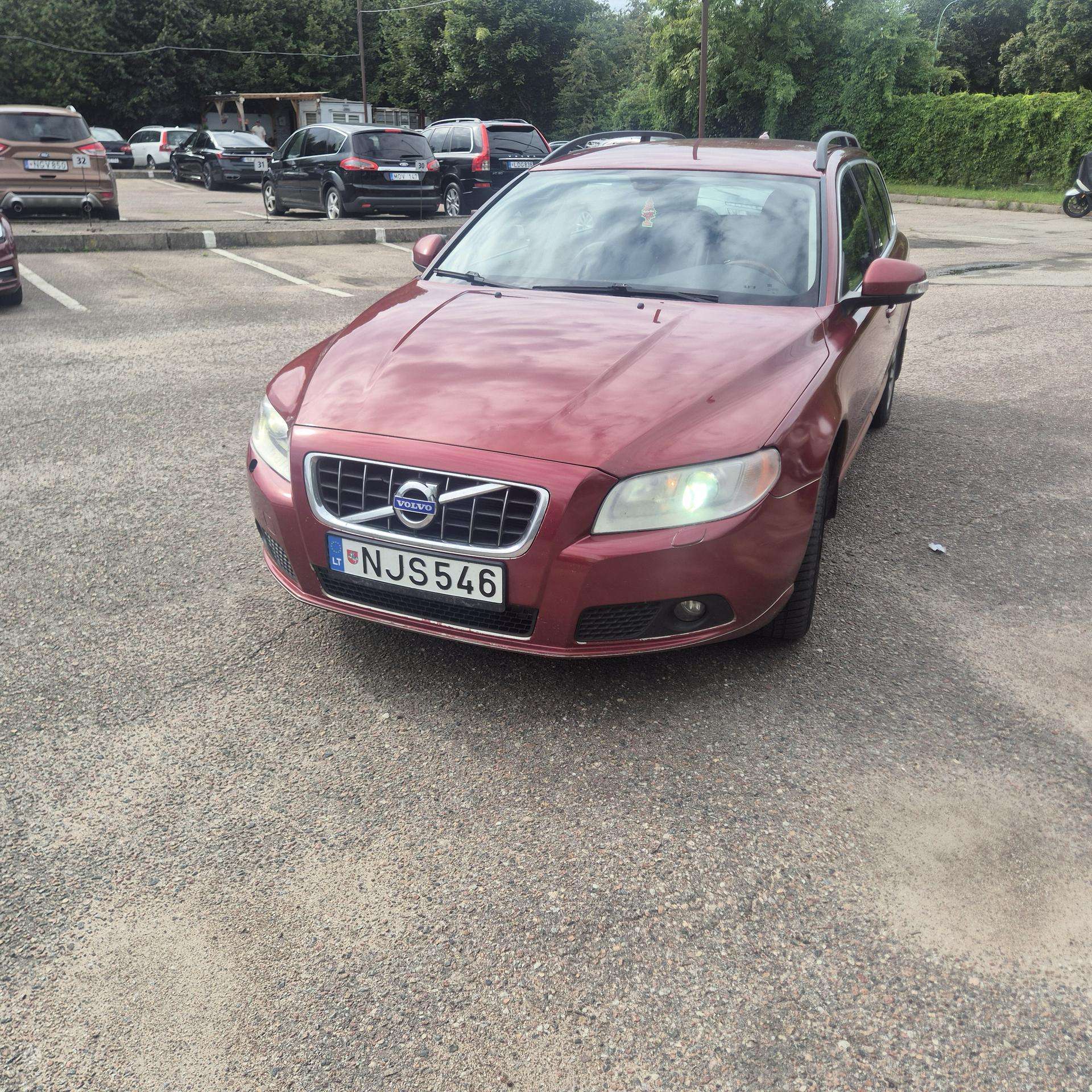 Volvo V70.