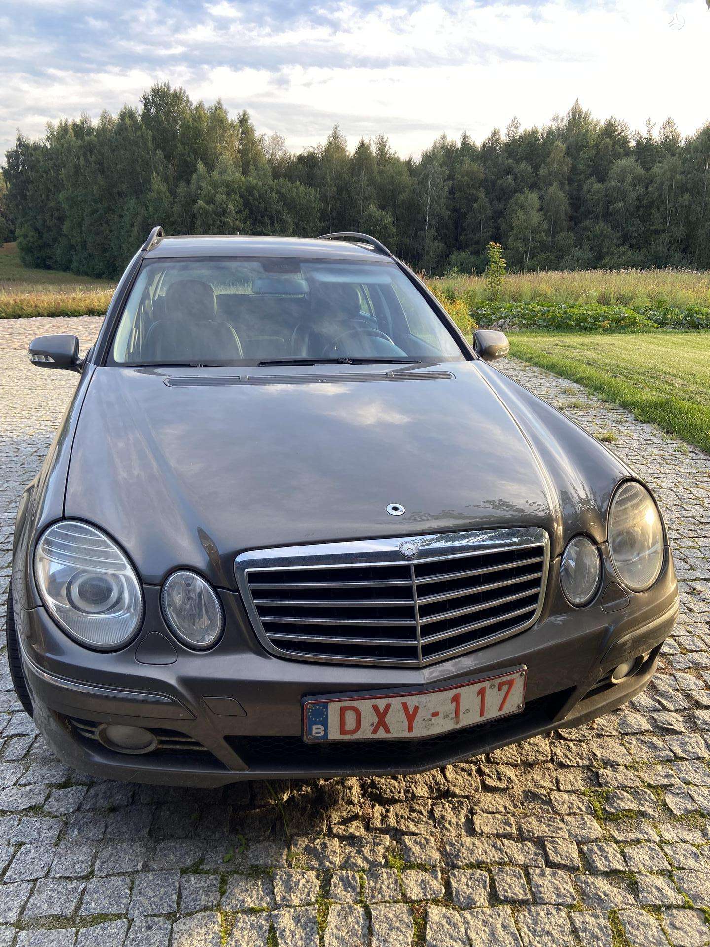 Mercedes-Benz E220.