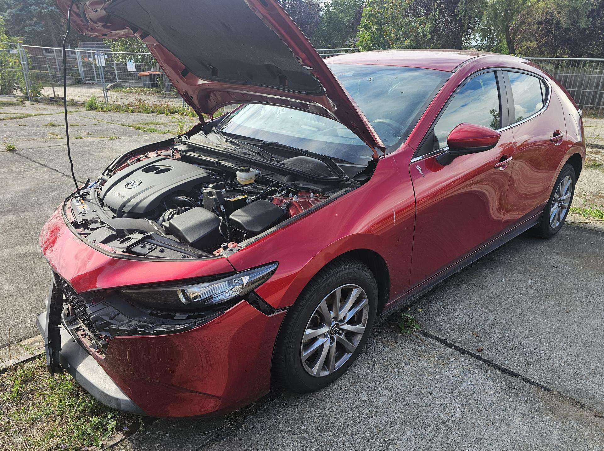 Mazda 3.