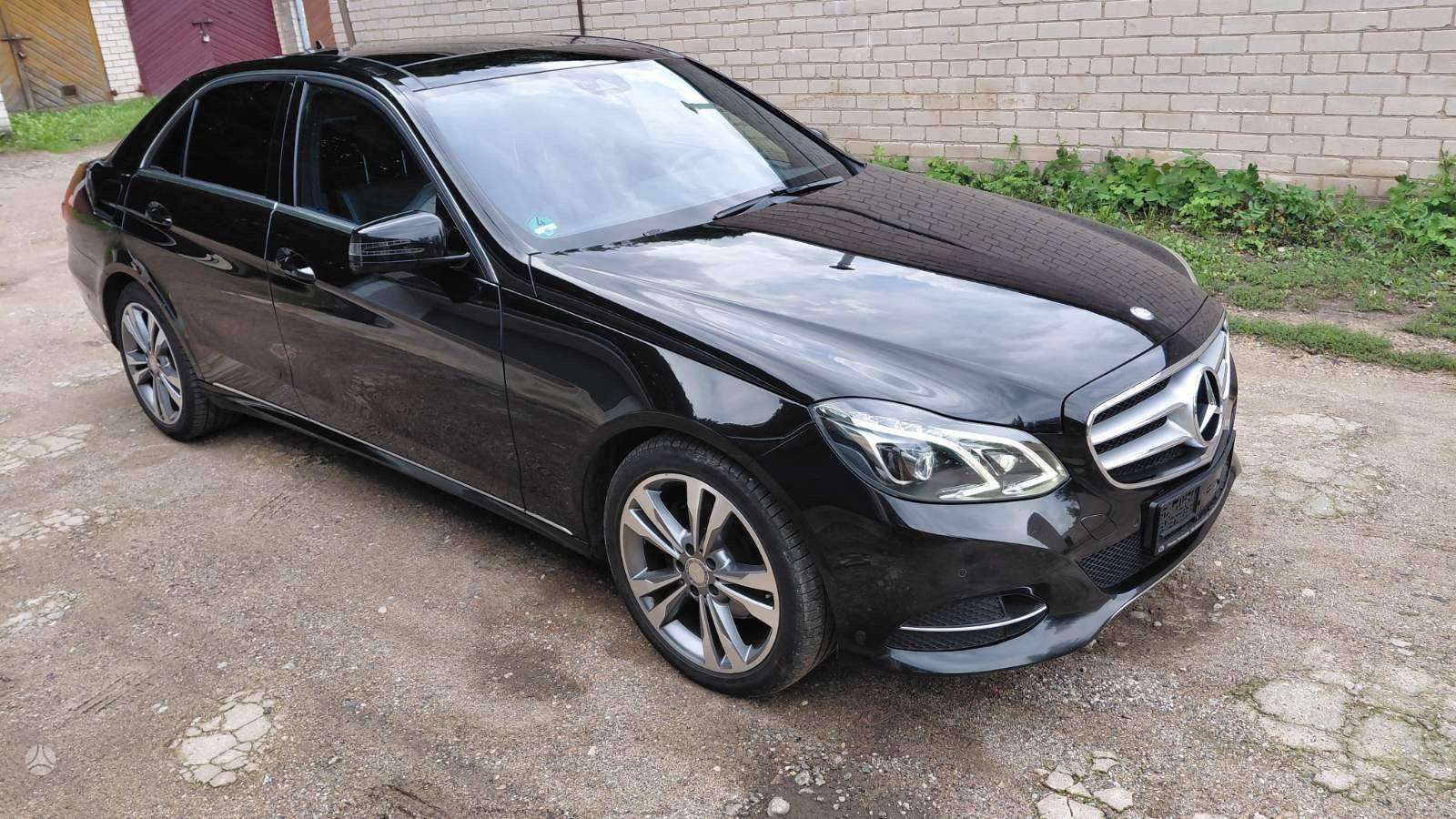 Mercedes-Benz E220.