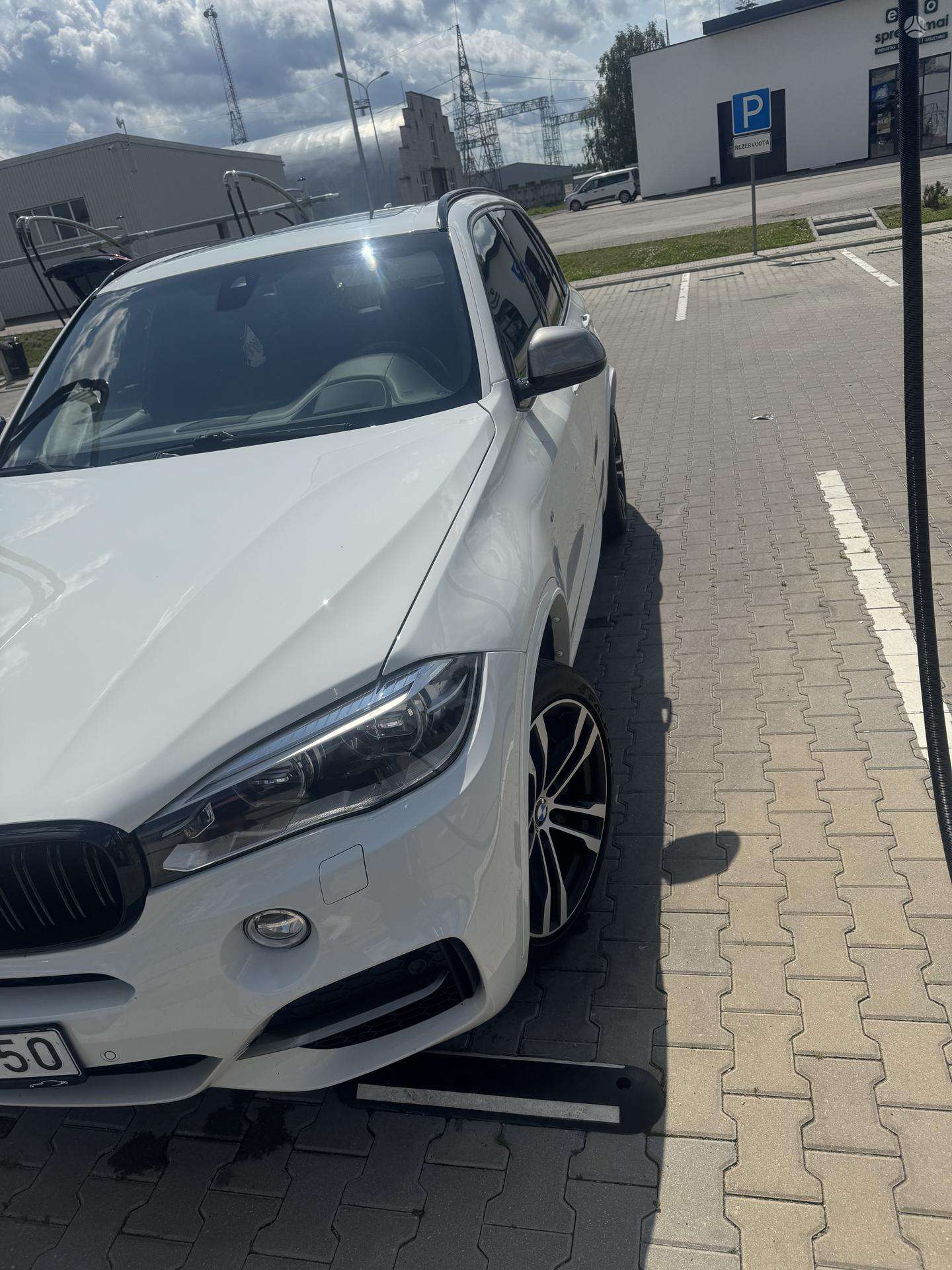 BMW X5.